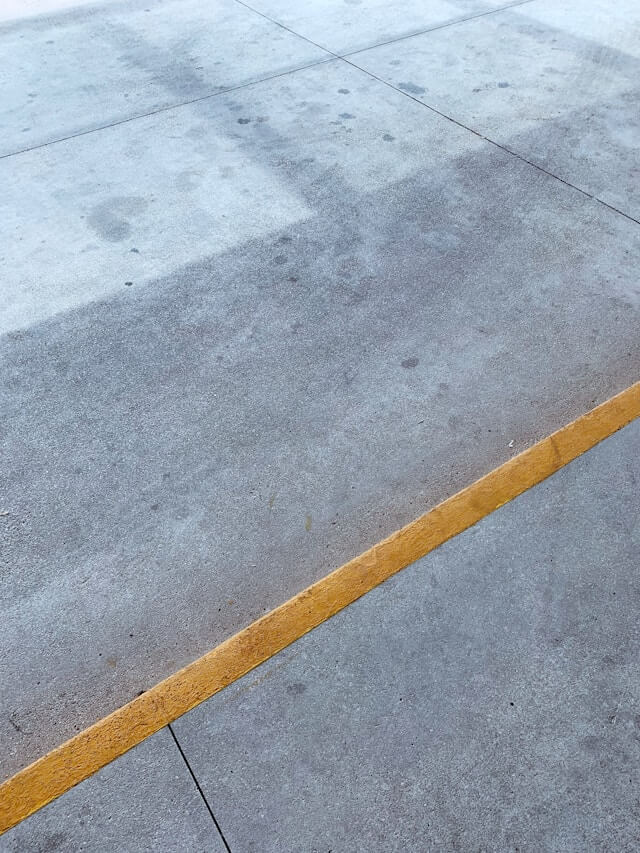 Tar Road markings